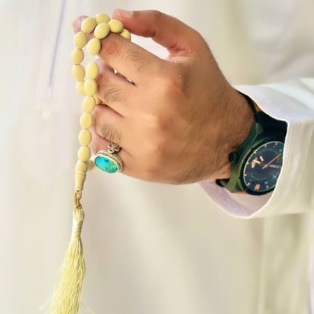 سبحة برائحة خشب الصندل الفواح