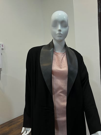 عبايه ياقه جلد