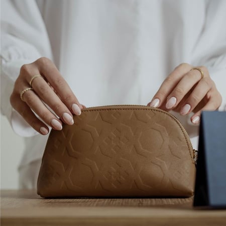 حقيبة باوتش عاشق