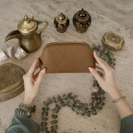 حقيبة باوتش عاشق