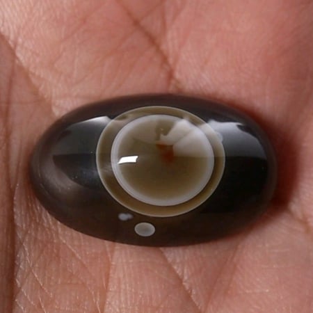 حجر عقيق سليماني هندي أصلي طبيعي زيتي عين في المنتصف داخلها نقطة حمراء