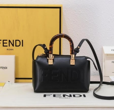 حقيبة By the way  FENDI