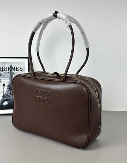 شنطه ميو ميو بني غامق