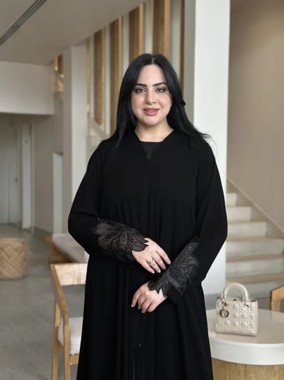 عباية كم شفاف بتصميم مميزيجمع بين الجمال والعمليه