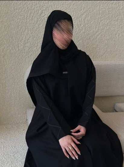 عباية ناعمة أنيقة من قماش كريب أسود