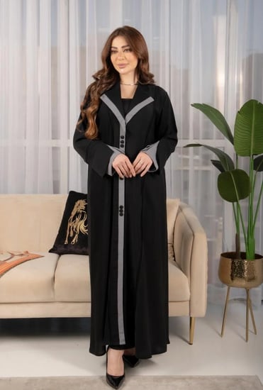 عباية رمادي بخامة فاخرة تمنحك راحة وأناقة في آن واحد