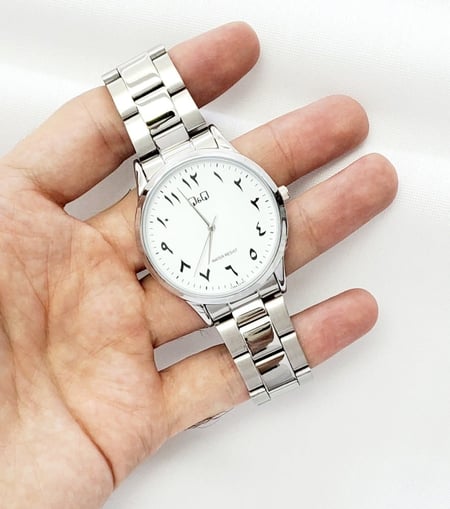 ساعة كيو آند كيو Q&Q الرقيقة كوارتز انالوج ( أرقام عربي ) ستانلس ستيل فضي 42mm للرجال - إصدار محدود