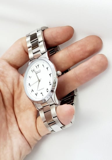 ساعة كيو آند كيو Q&Q الرقيقة كوارتز انالوج ( أرقام عربي ) ستانلس ستيل فضي 42mm للرجال - إصدار محدود
