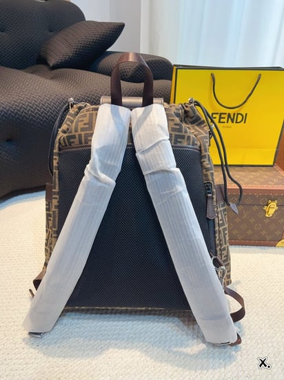 شنطة ظهر فندي ( بالوان متعددة )