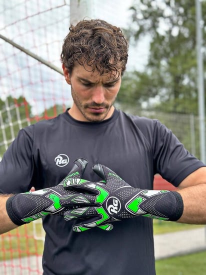 قفاز حراس -  قفاز حراس مرمى ار جي