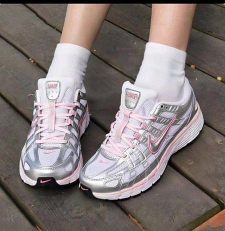 حذاء رياضي ماركة NIKE