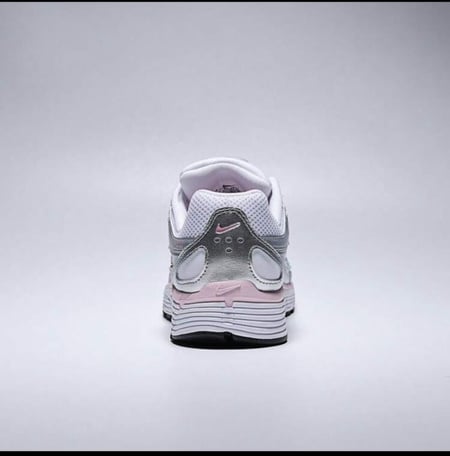 حذاء رياضي ماركة NIKE