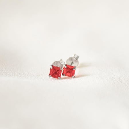 [RJ002] أقراط فضة بزركون مربع