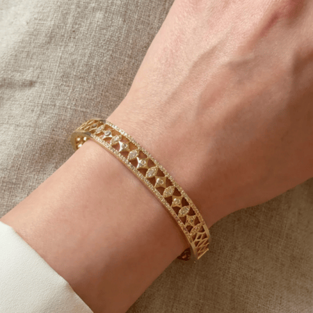 [B025] اسوارة مطلية ذهب بتصميم هندسي