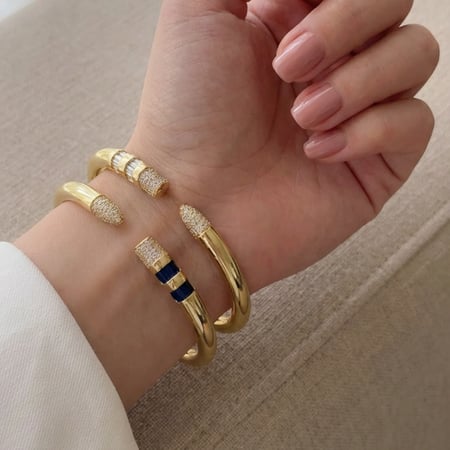 [B022] اسوارة open bangle مطلية ذهب ومزينة بالزركون