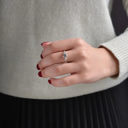 [RJ015] خاتم فضة مزين بالزركون