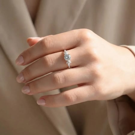 [RJ015] خاتم فضة مزين بالزركون