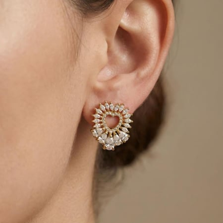 [E015] حلق مطلي بالذهب مرصع بالزركون