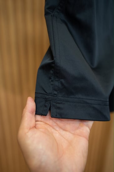 شورت كاجوال فاخر بنسيج تقني مقاوم للماء من لورو بيانا (Loro Piana)