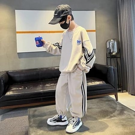 طقم رياضي أنيق للأولاد