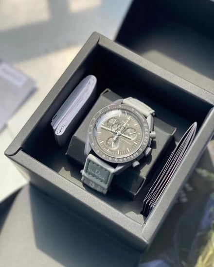 ساعة اوميغا سواتش زيتي فاتح