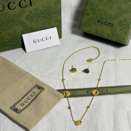 سلسال وحلق G ذهبي