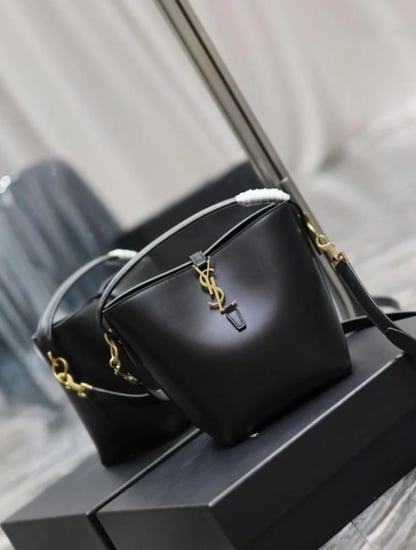 Small Le 37 Bucket Bag in Calfskin Leather