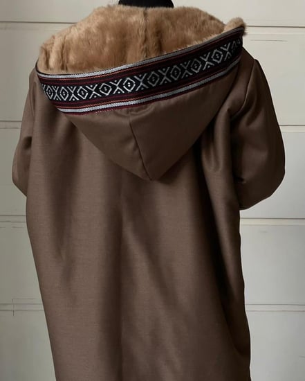 فروة بقبعة شتوية بنقش السدو