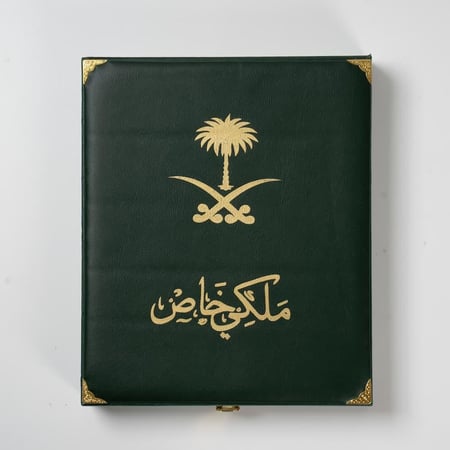 بوكس رجالي فاخر شماغ ملكي خاص