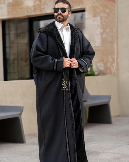 فروه اسود رجالي شتوي بخطوط جلدية فاخرة وتدفي