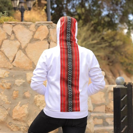 بلوفر مع القبعة مطرز السدو