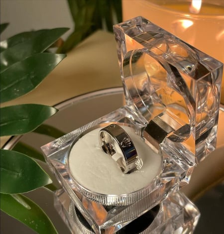 دبلة رولكس فضة خالص عيار ٩٢٥ بشعار رولكس مع علبه شفافه انيقه