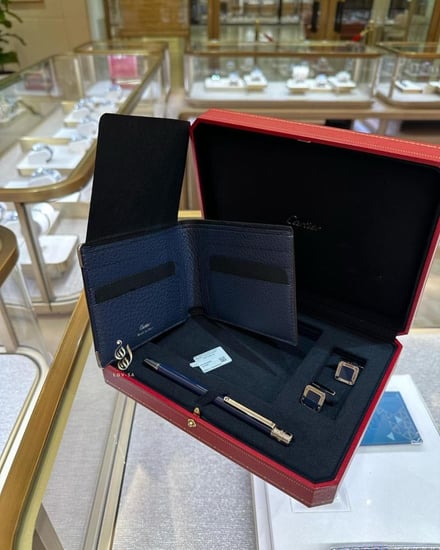 طقم رجالي ماركه كارتير مع الملحقات