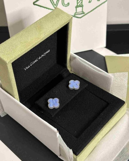 حلق ماركة فإن كليف حديثة