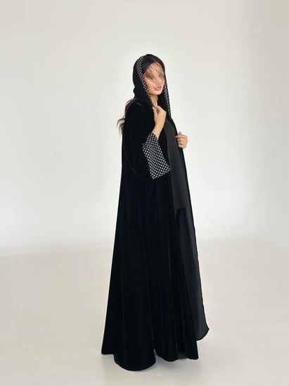 عبايه مخمل مع الشيفون المنقط