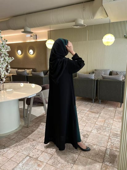 كلوش مزينه باللون الاخضر من الامام