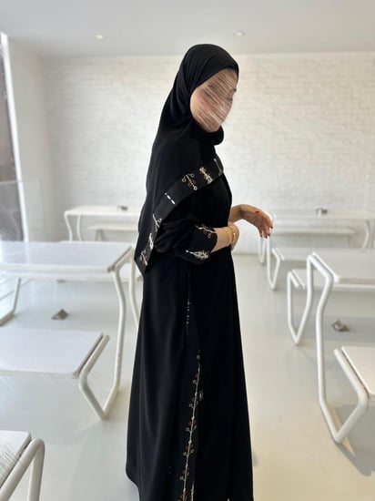 نص كلوش مع لينن رايون مطرز