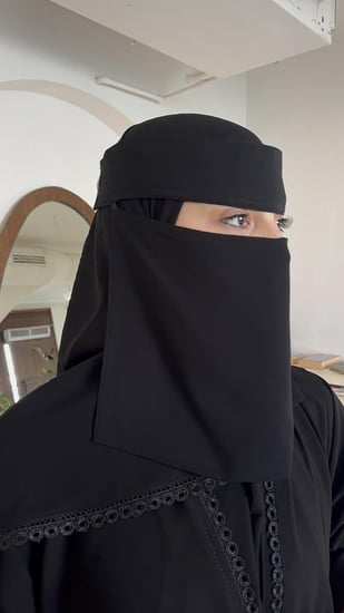 نص كلوش مع تطريز من الامام وطرف الاكمام