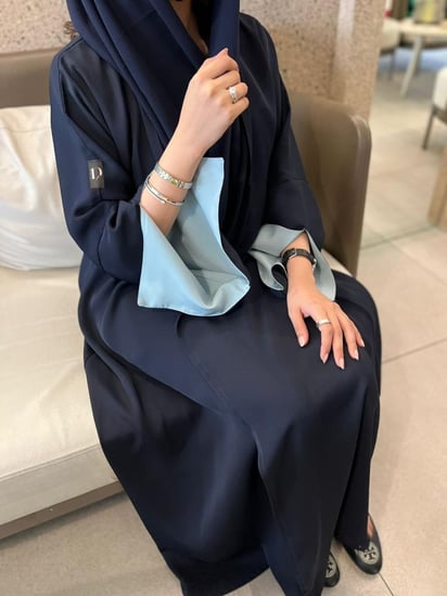 نص كلوش مع اكمام ذات فتحة