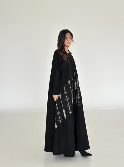 بليزر من اللينن المطرز مع الجوخ