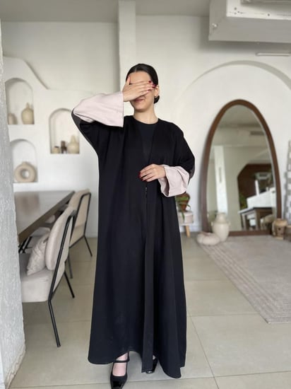 نص كلوش مع حرير ياباني باللون ( الرمادي و الاوف وايت)