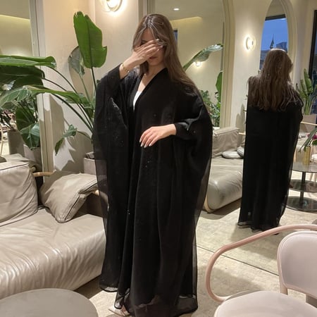 بشت سهرة مع كريستال أسود