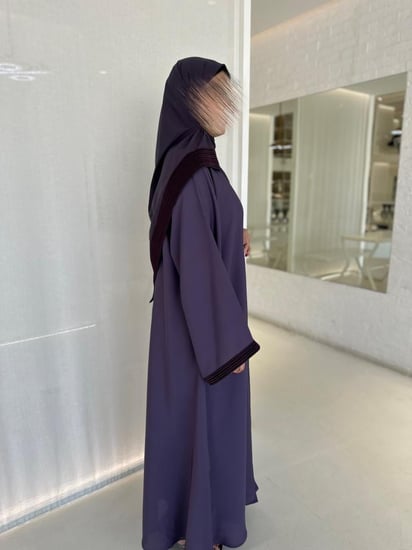 كلوش بتطريز طولي موف من الخلف