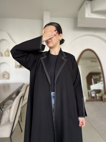 بليزر  محدد بدقة باللون الابيض