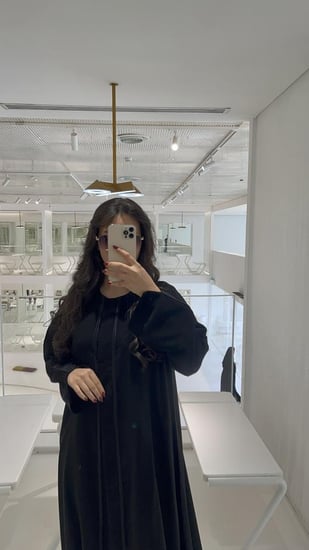 عبايه كلوش مزينة بتطريز طولي