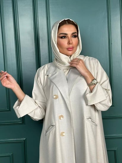 بليزر نص كلوش مع فتحة من الخلف