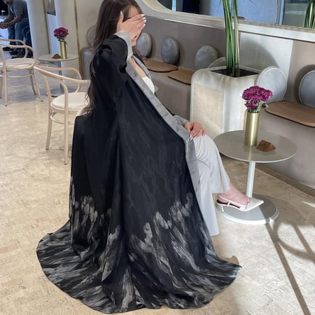 كلوش مموج مع ثنية من الامام والاكمام