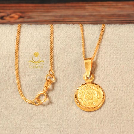 قلادة ذهب بتصميم كوين صافي عيار 21