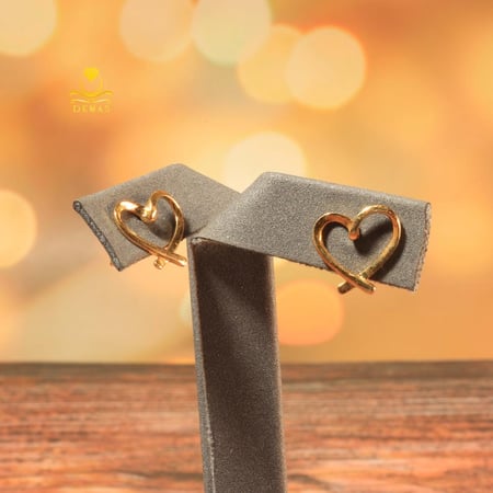 حلق ذهب تصميم قلب عيار 18