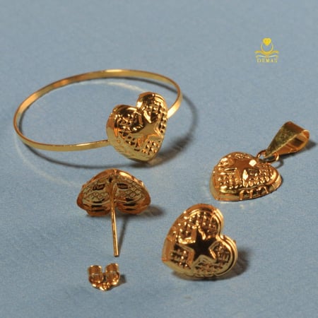 طقم ذهب عيار 18 قلب نجمة فاخرة وزن 1.1 جرام طول 18 إنش